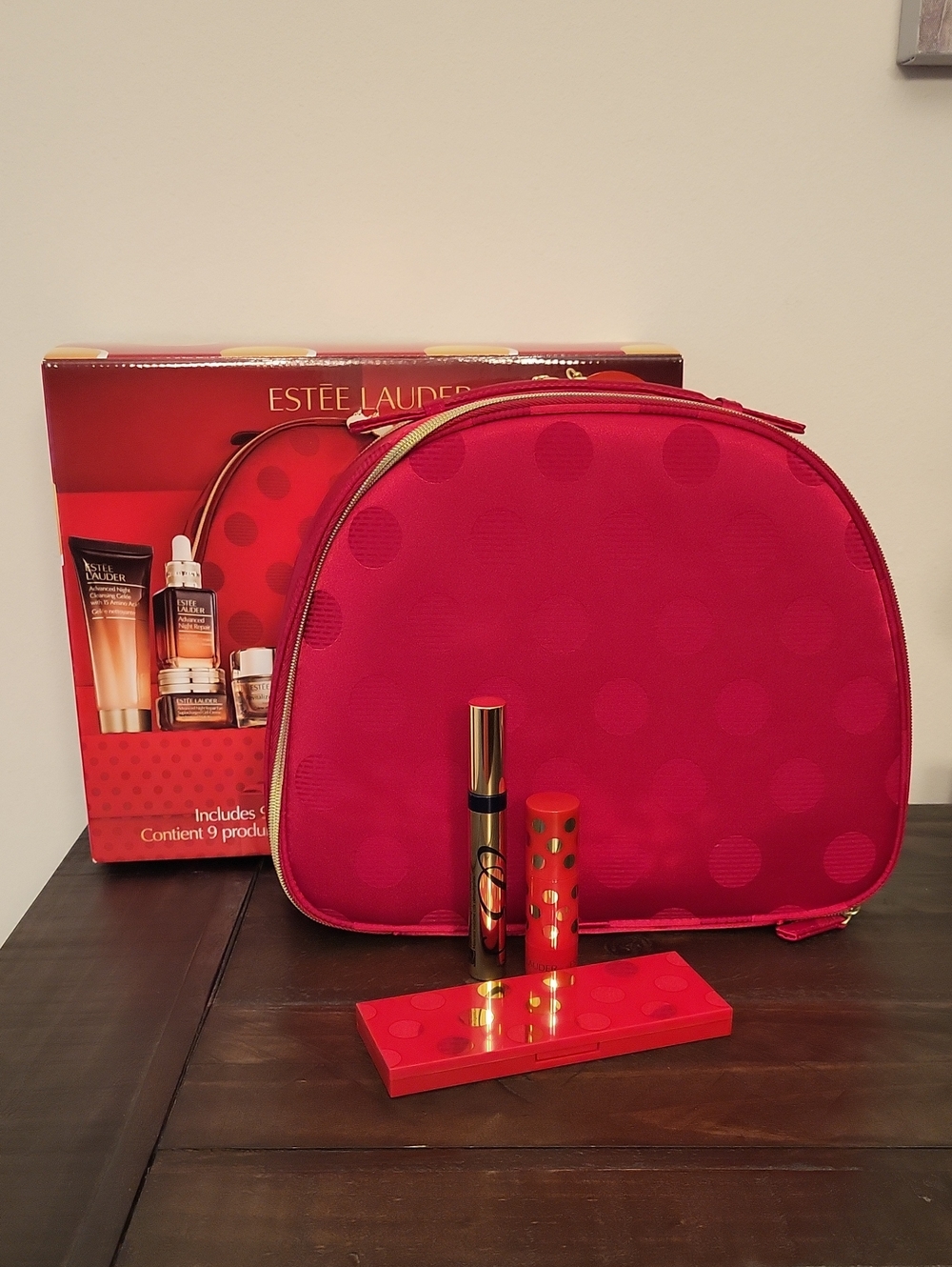 Estee Lauder 4 Pc Set, Train Case, Eye shadow Pallette, Mascara, Blush Stick